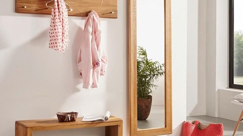 J’ai remplacé ma patère IKEA par un porte-manteau mural en bois — voici ce que ça a changé